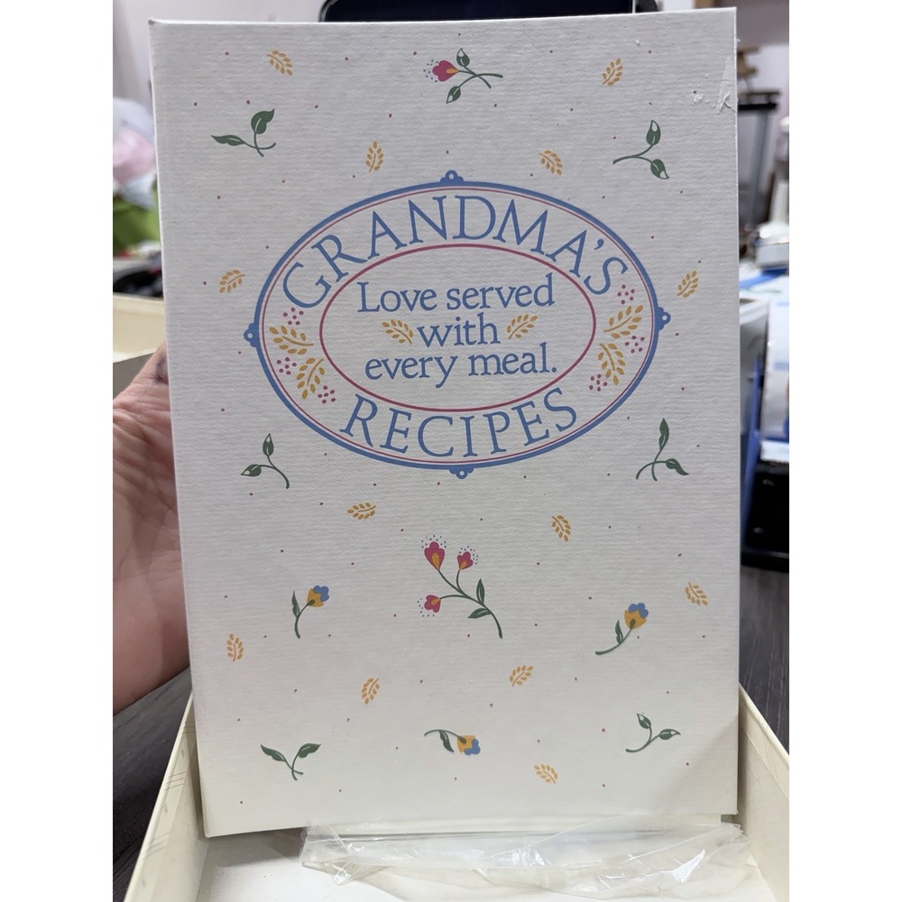 Vintage 1986 Hallmark Grandmas Recipes Organizer Binder Floral  3-Ring Unused
